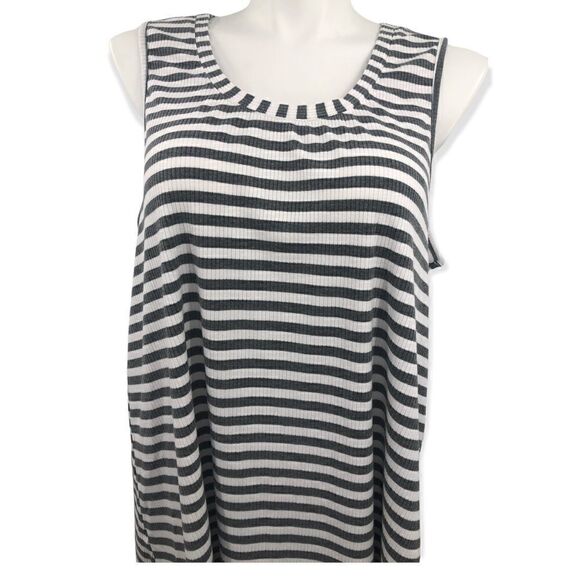 Torrid gray and white striped sleeveless tank size 3 - Picture 2 of 6
